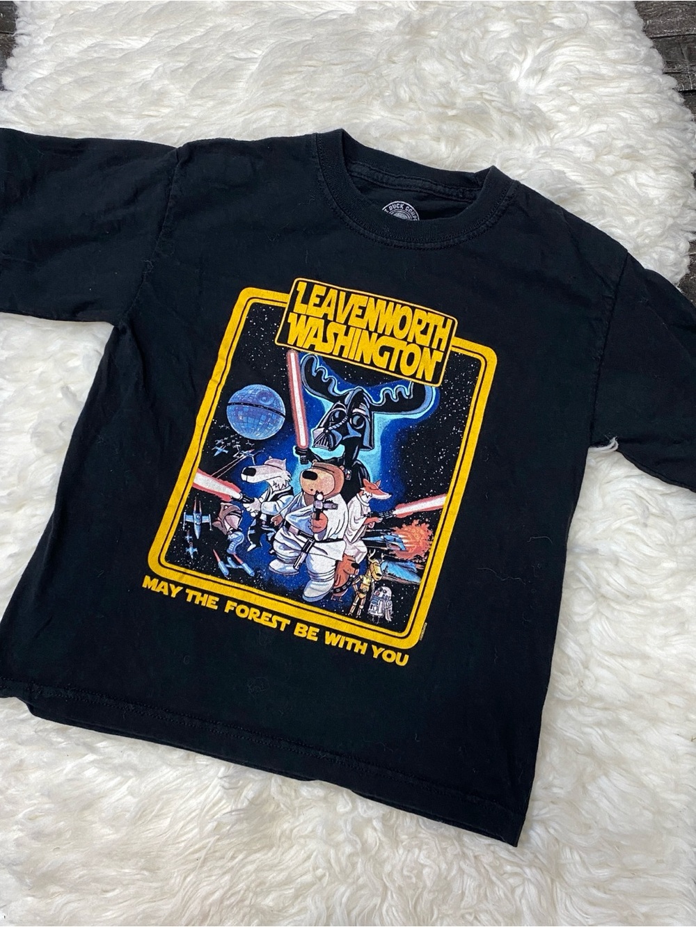 LEAVENWORTH KIDS GRAPHIC BLACK TEE SHIRT